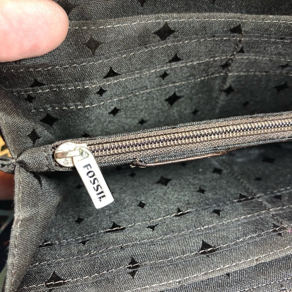FOSSIL KeyFer Leather Wallet - Picture 6 of 9